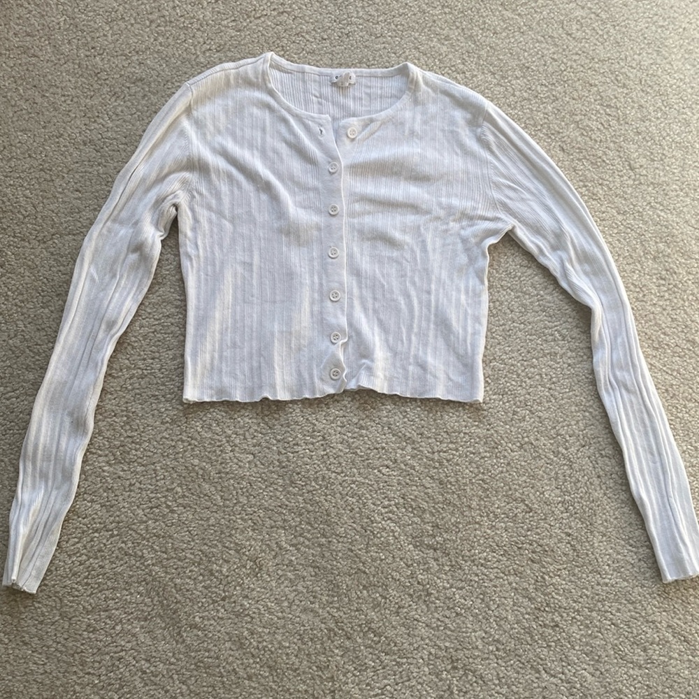 White Button-up Cropped Long Sleeve